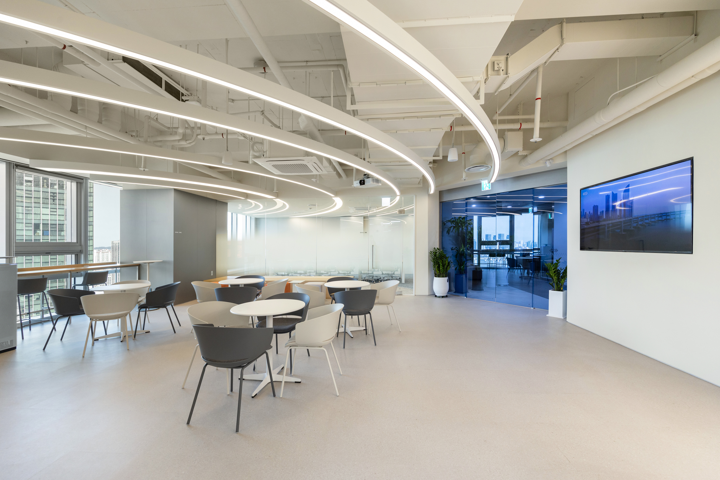 BTL 메디컬 테크놀로지 코리아 오피스 인테리어 - 시드나인 SIDnine 시공 커뮤니티 라운지 공간