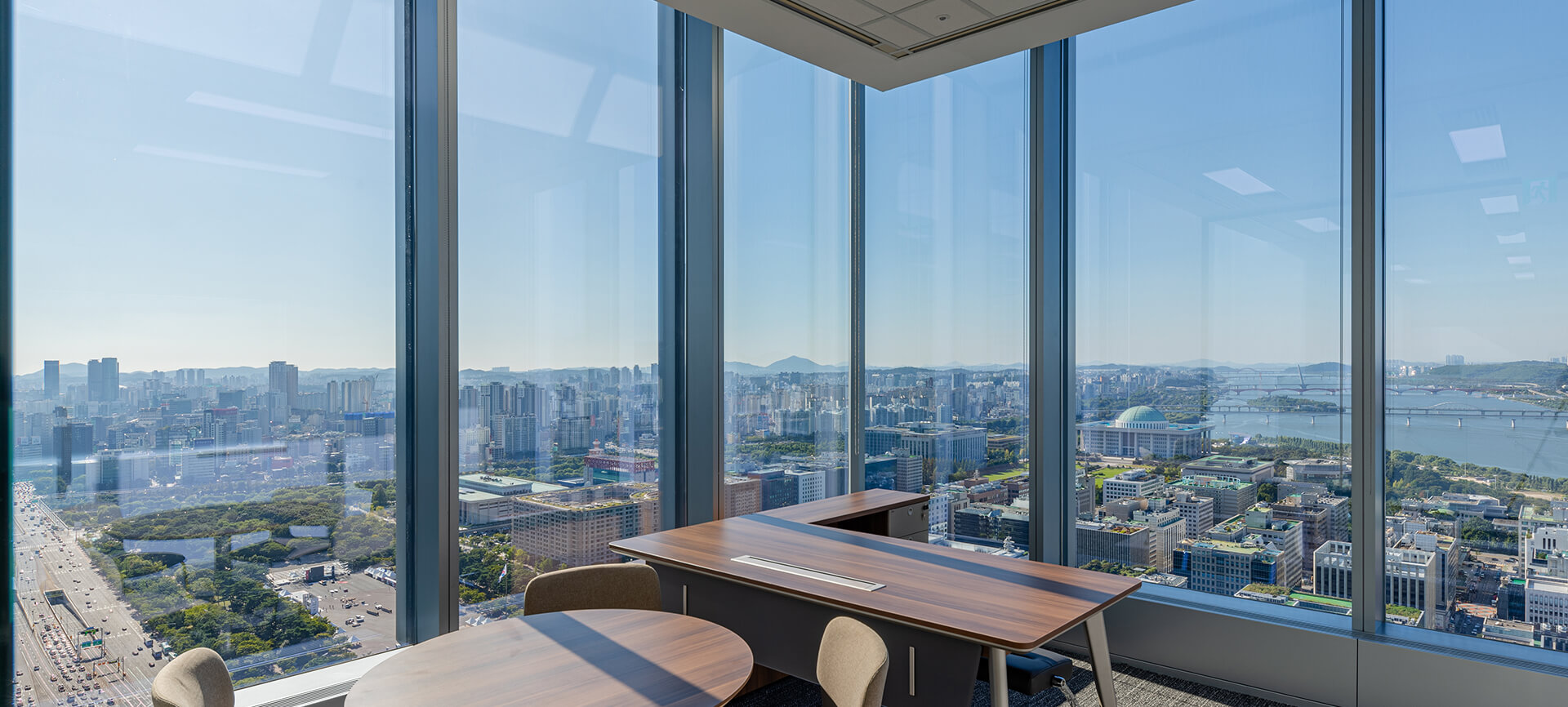 제네시스 파라이빗 에쿼티 Genesis Private Equity CEO실 대표실 회장실 사장실 임원실 통창 따듯한 자연광 국회의사당 여의도공원